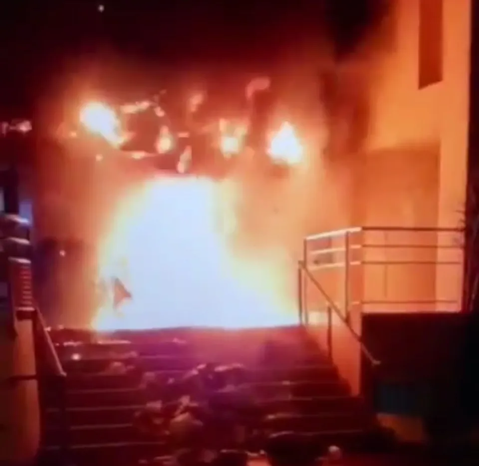 L'immeuble EDF incendié à Fort-de-France en Martinique