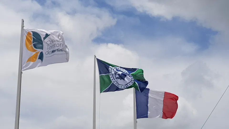 Un drapeau pour l’oubli