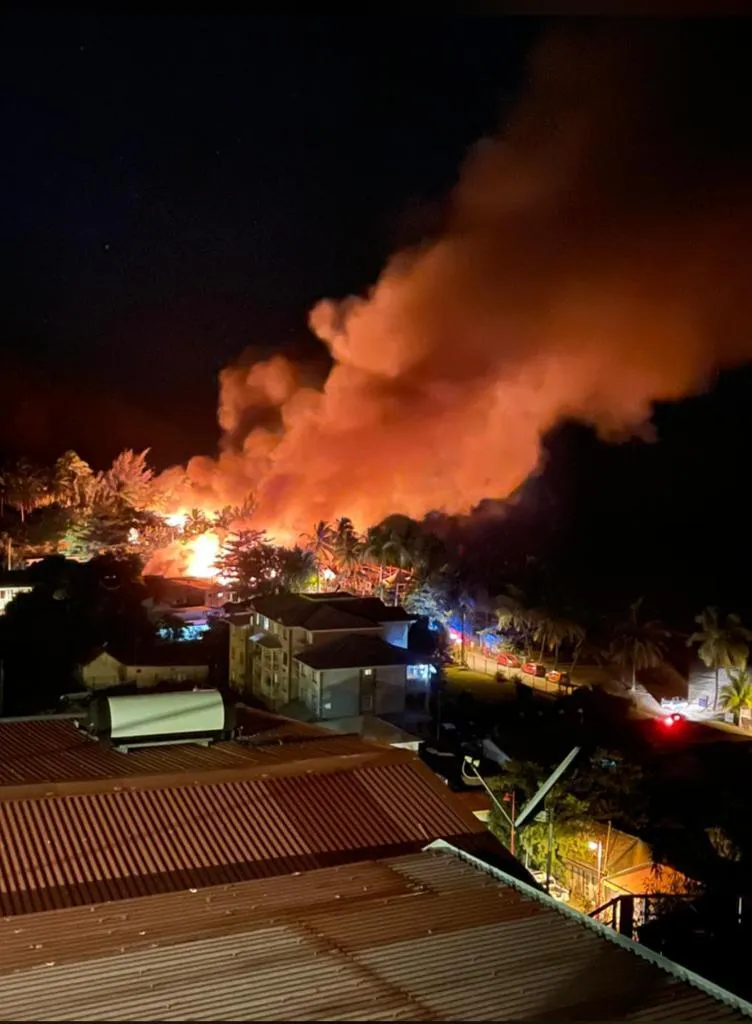 L'image du jour 28/12/21 - Incendie - Restaurants - Petibonum - Le Pélican -Carbet - Martinique