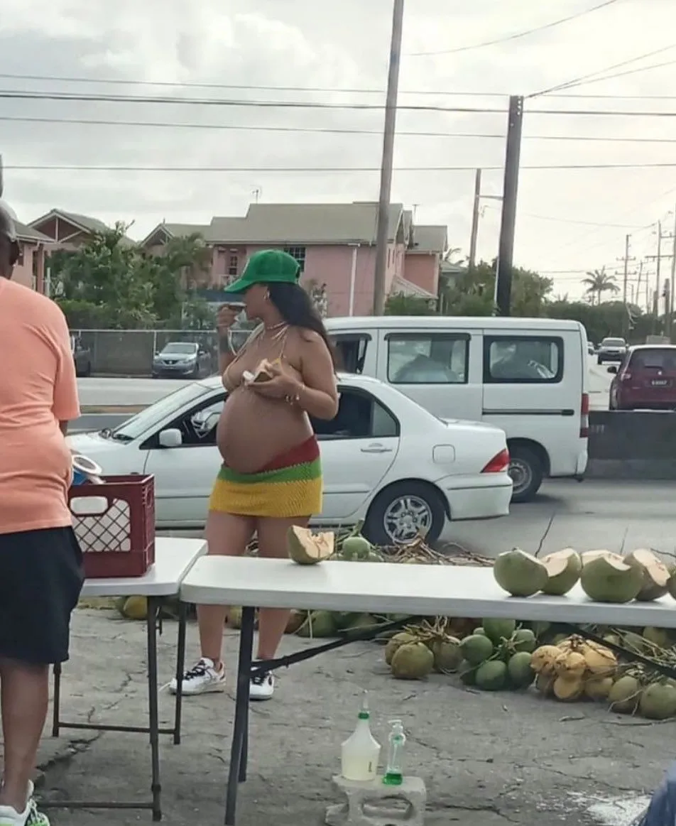 L'image du jour 20/04/22 - Rihanna - Barbados - Coconut water