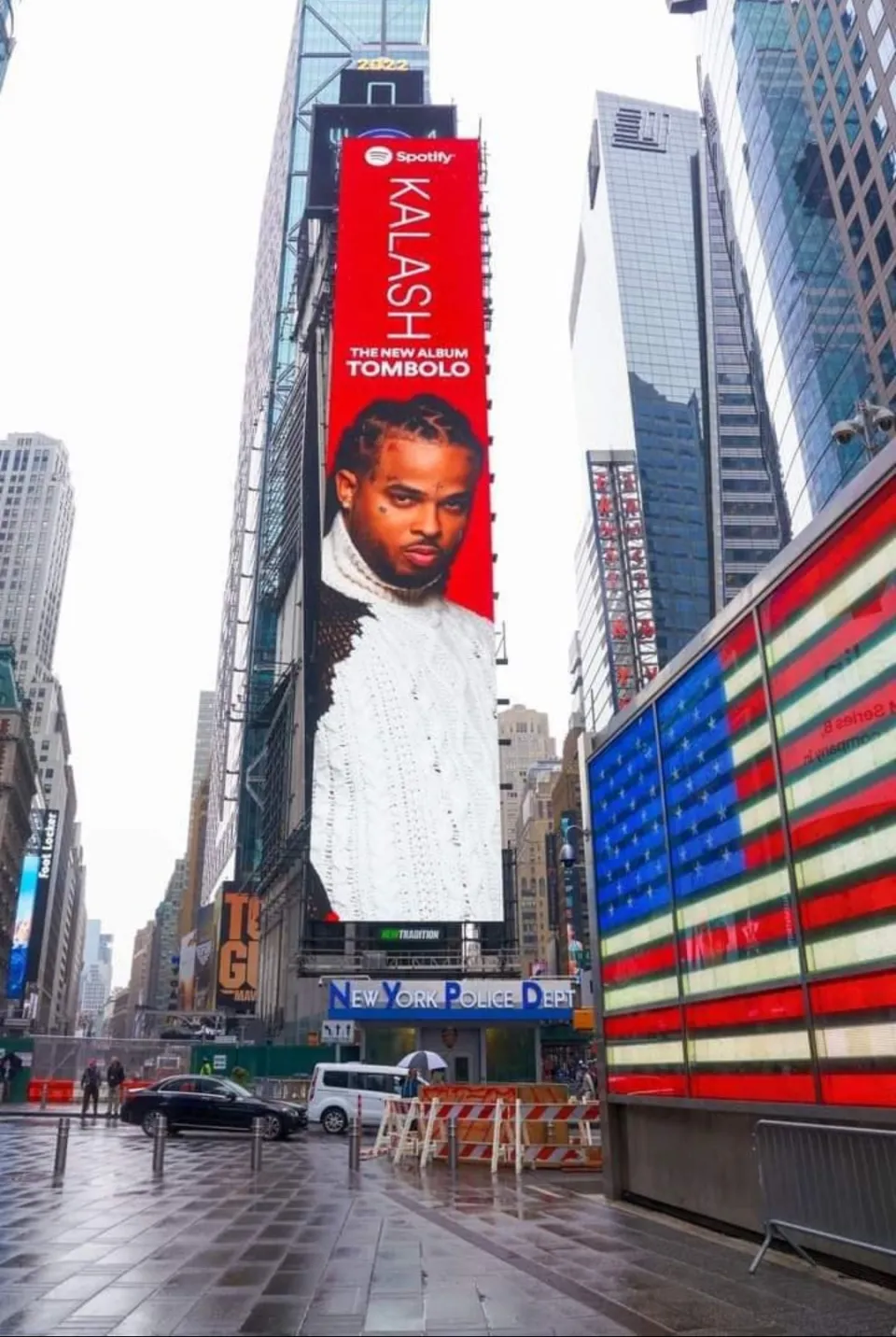 Kalash pose son TOMBOLO à New York
