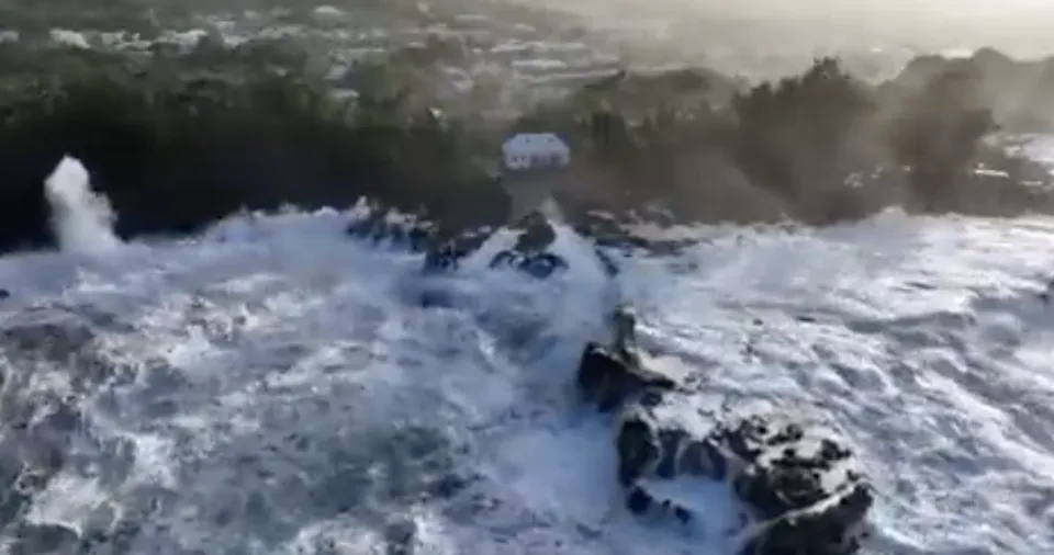 Forte houle dans le sud de l'île de La Réunion