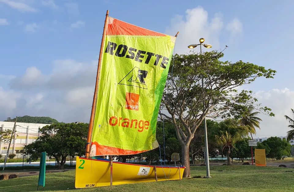 Yoles-Rondes - 36ème Tour de Martinique Rosette/Orange gagne la première étape au Robert