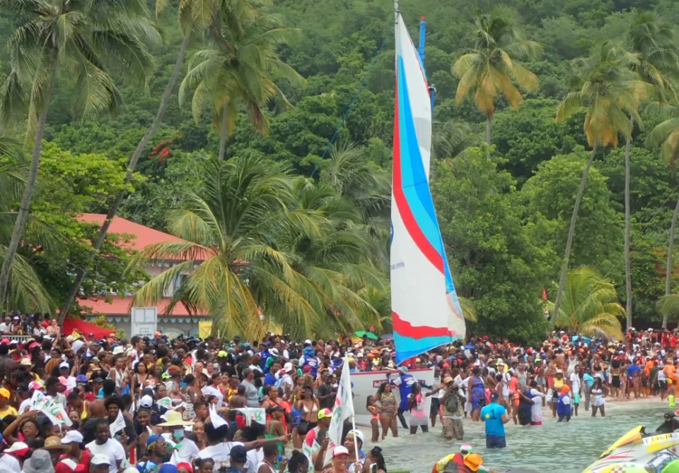 Tour de Martinique des yoles-rondes : victoire de William Saurin/Miltis à Rivière-Pilote devant GFA Caraïbe