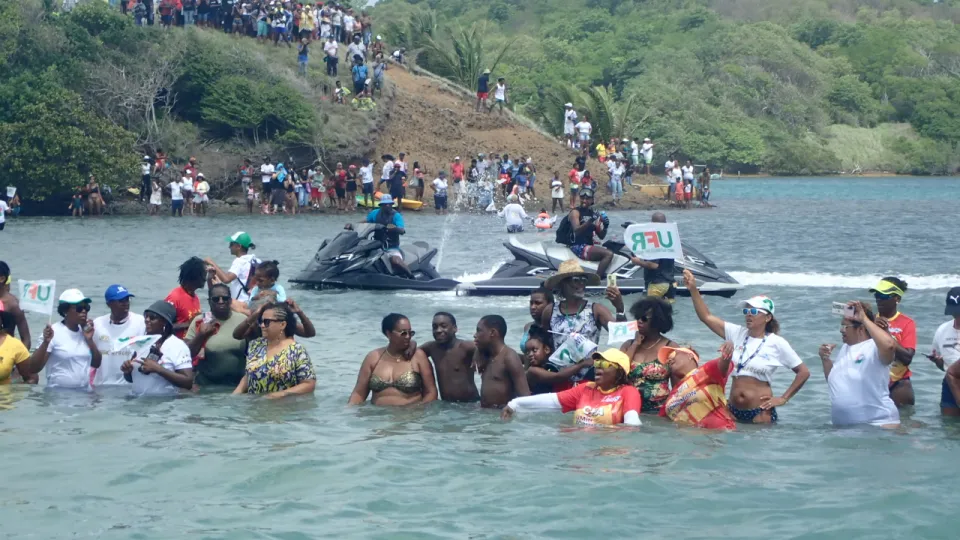 Yoles-Rondes – 36ème Tour de Martinique : UFR/Chanflor gagne la deuxième étape à Trinité