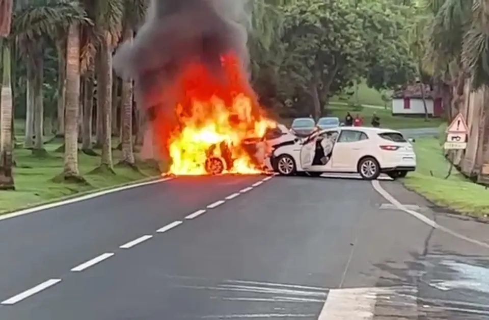 Violent accident au François en Martinique...un véhicule en feu