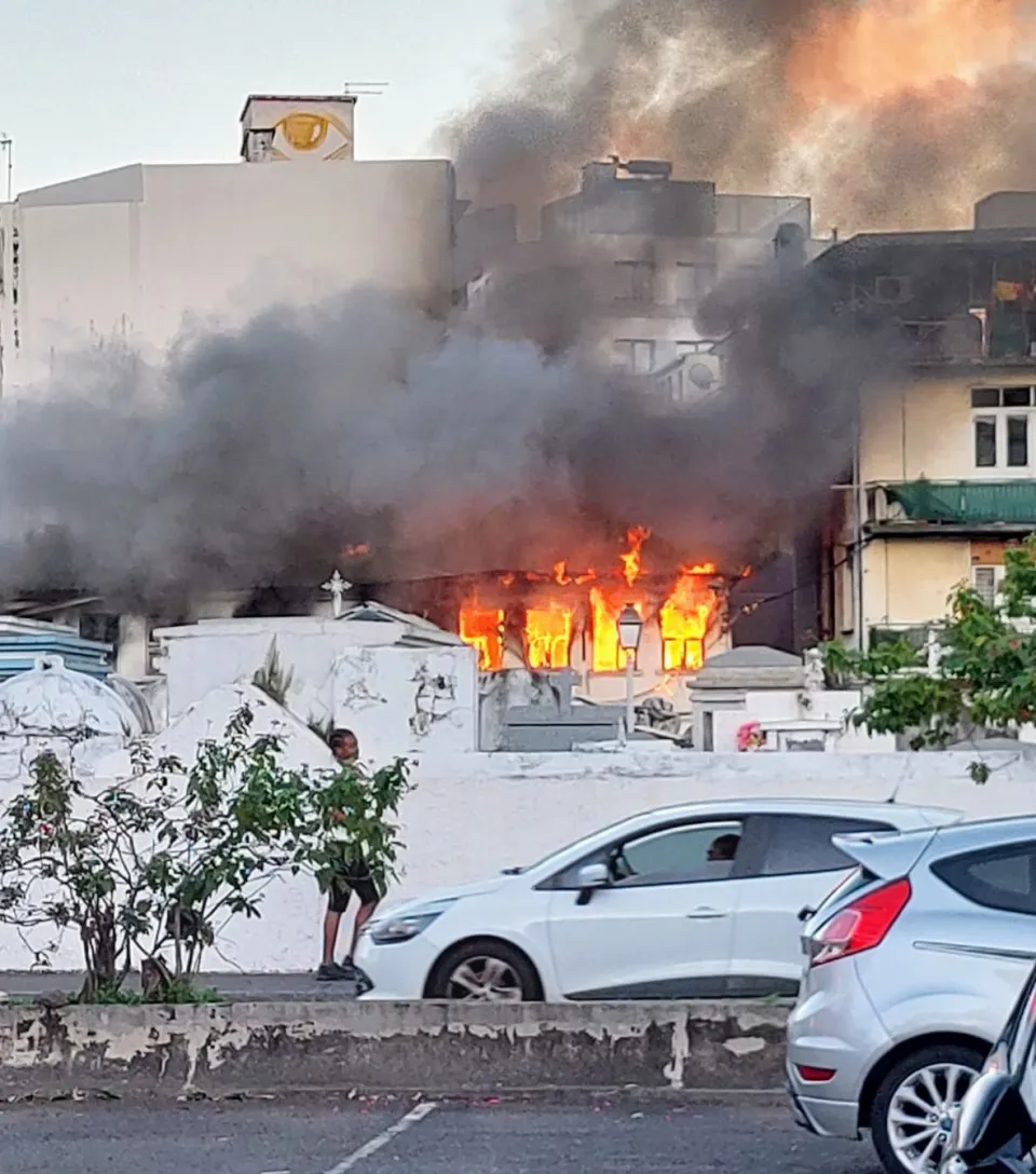 Important incendie au centre-ville de Fort-de-France en Martinique