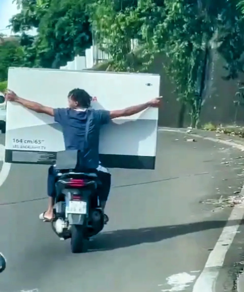 Martinique : la facticité c'est ma télé 📺🏍️ !!!