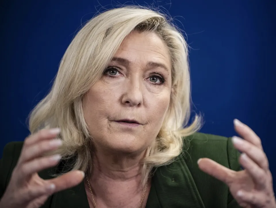 Il y a-t-il un truc ( Y ) entre Jean-Philippe Nilor et Marine Le Pen ?