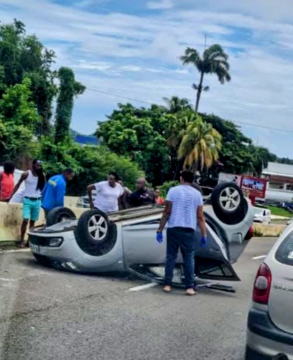 En Martinique les voitures roulent sur la tête