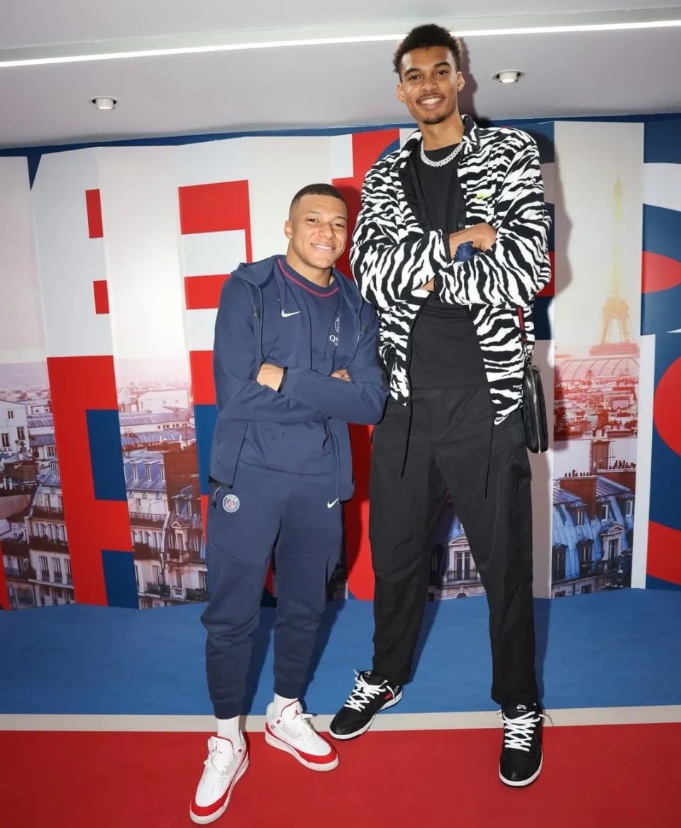 L'image du jour 18 octobre 2022 - Kylian  Mbappé - Victor Wembanyama