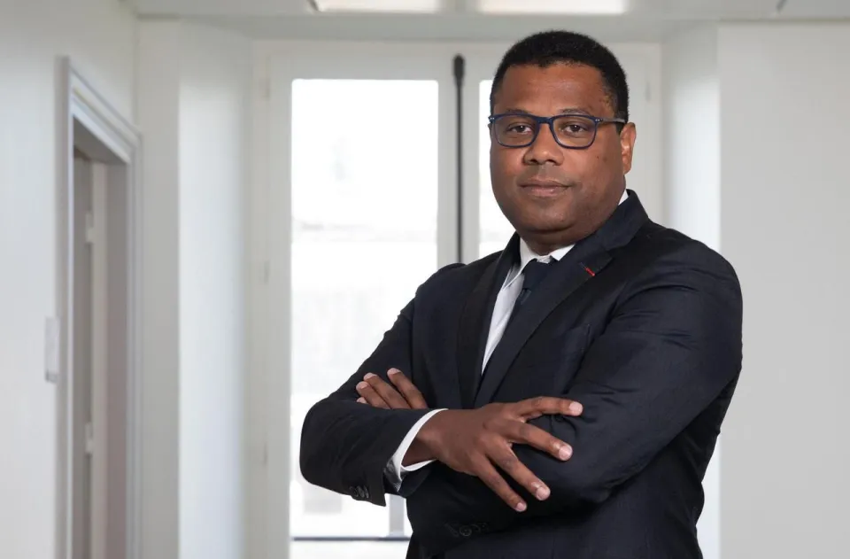 Thierry Déau...cahier d'un retour au pays FACTICE