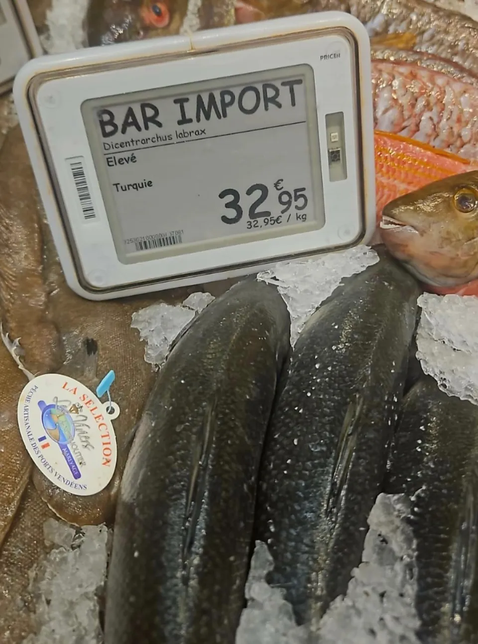Vie chère en Martinique : Carrefour Genipa offre de l'or en bar