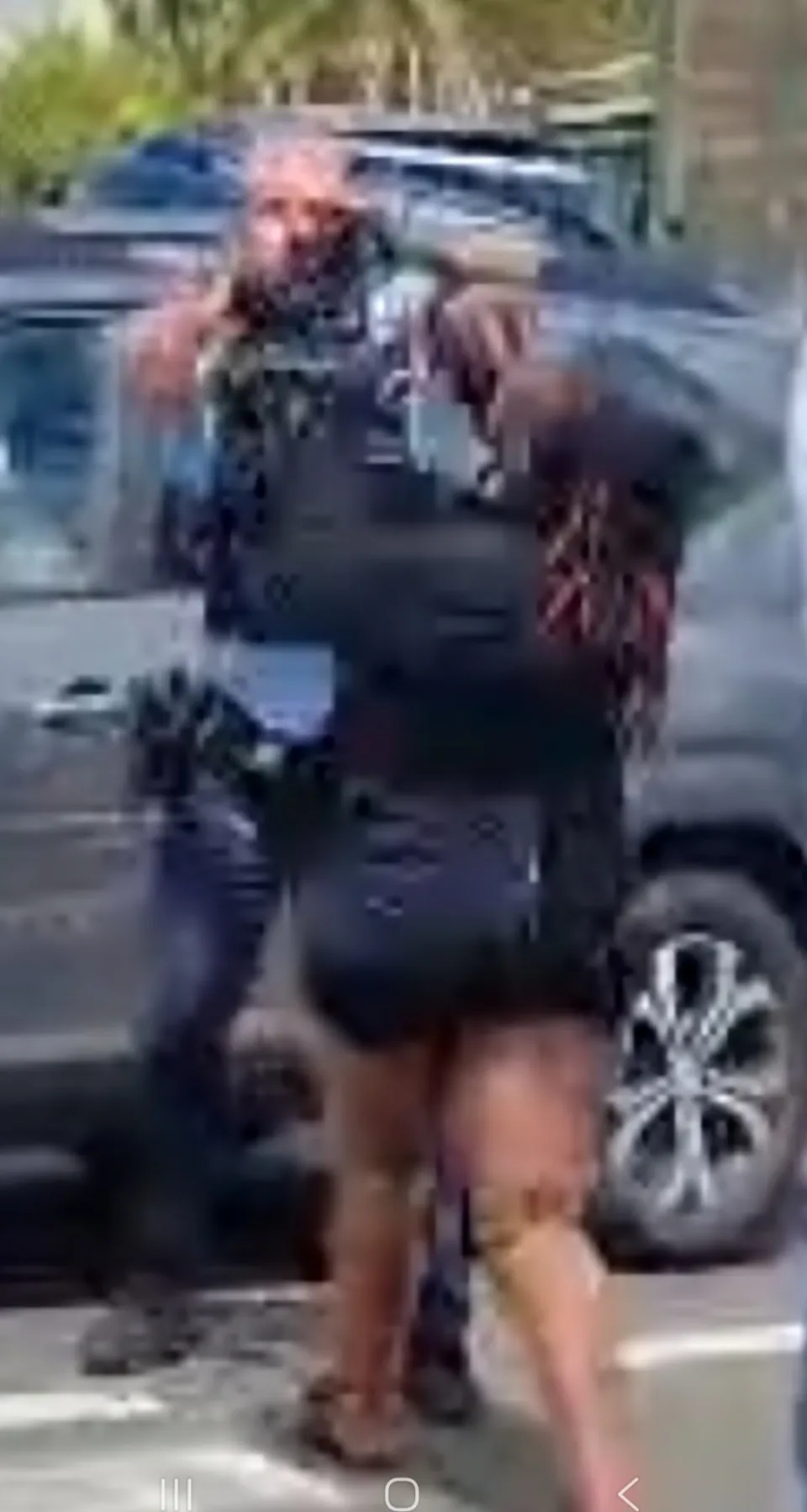 Vivre ensemble en Martinique un gendarme BLANC frappe à coups de poing une femme NOIRE