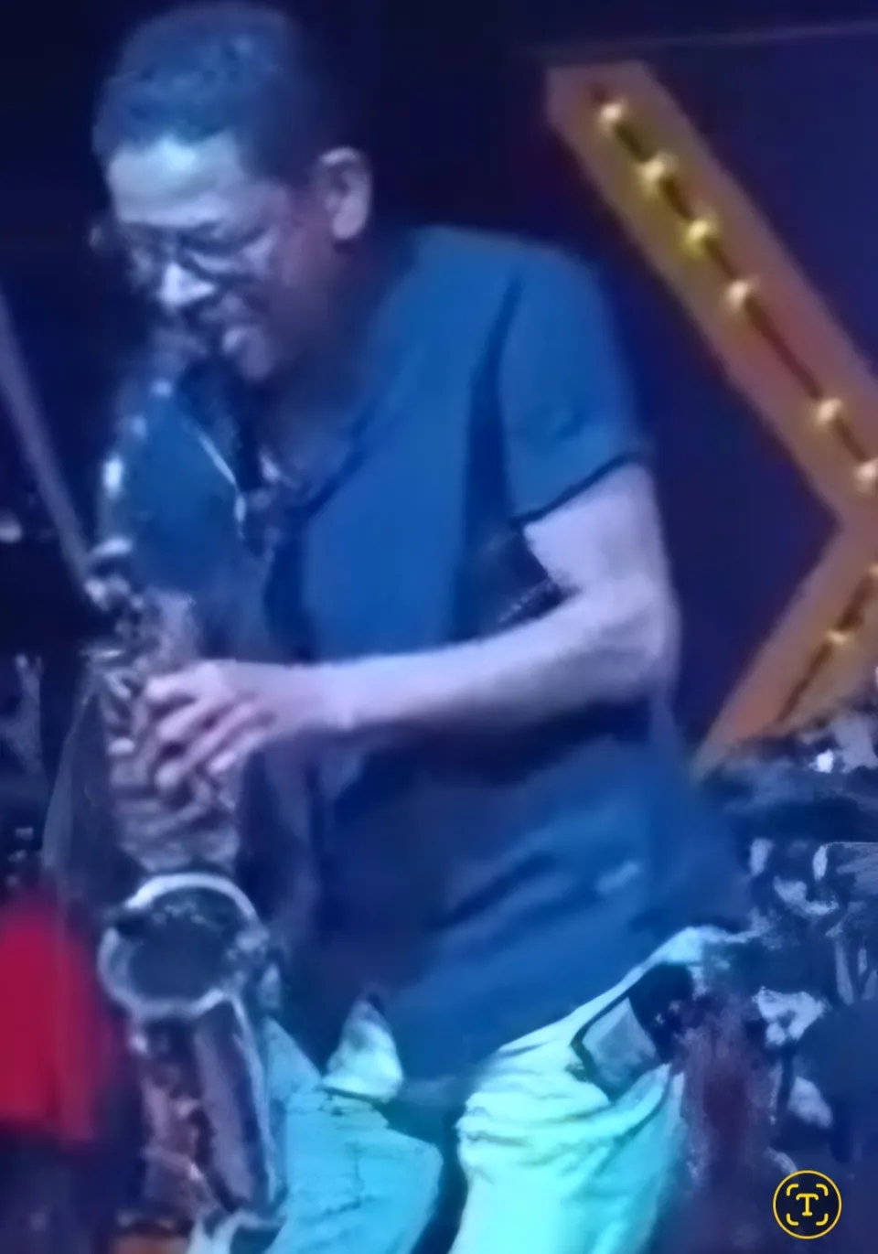 Jean-Philippe Nilor député de Martinique...du sexe aphone 🍆 au saxophone 🎷