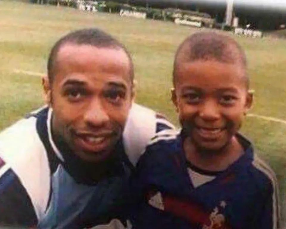 🎶🎶C'est moi Thierry...et toi Kylian...c'est moi le grand et toi le petit...🎶🎶
