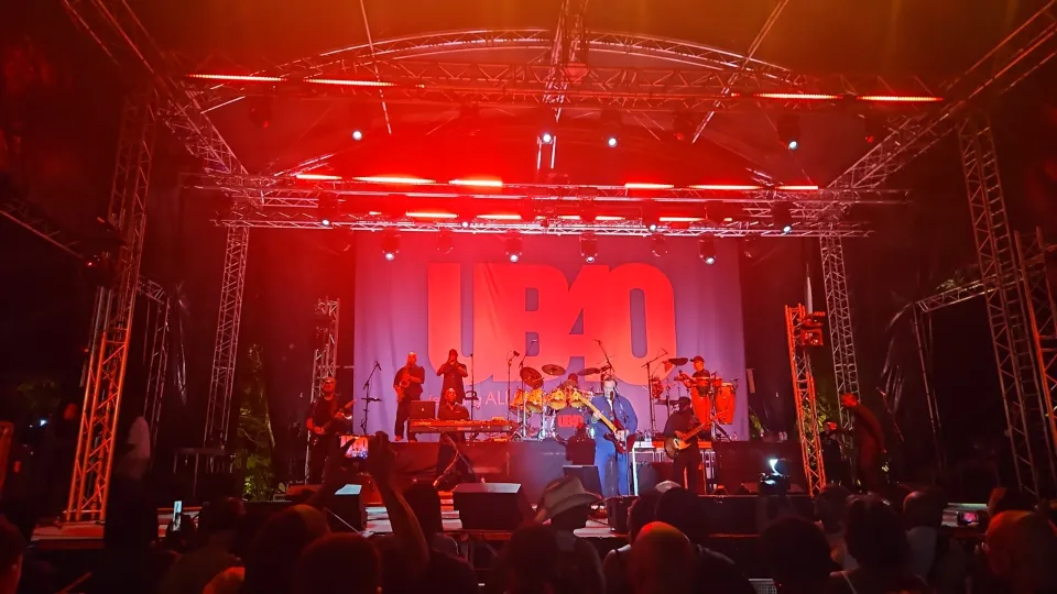 UB 40 -LIVE IN MARTINIQUE