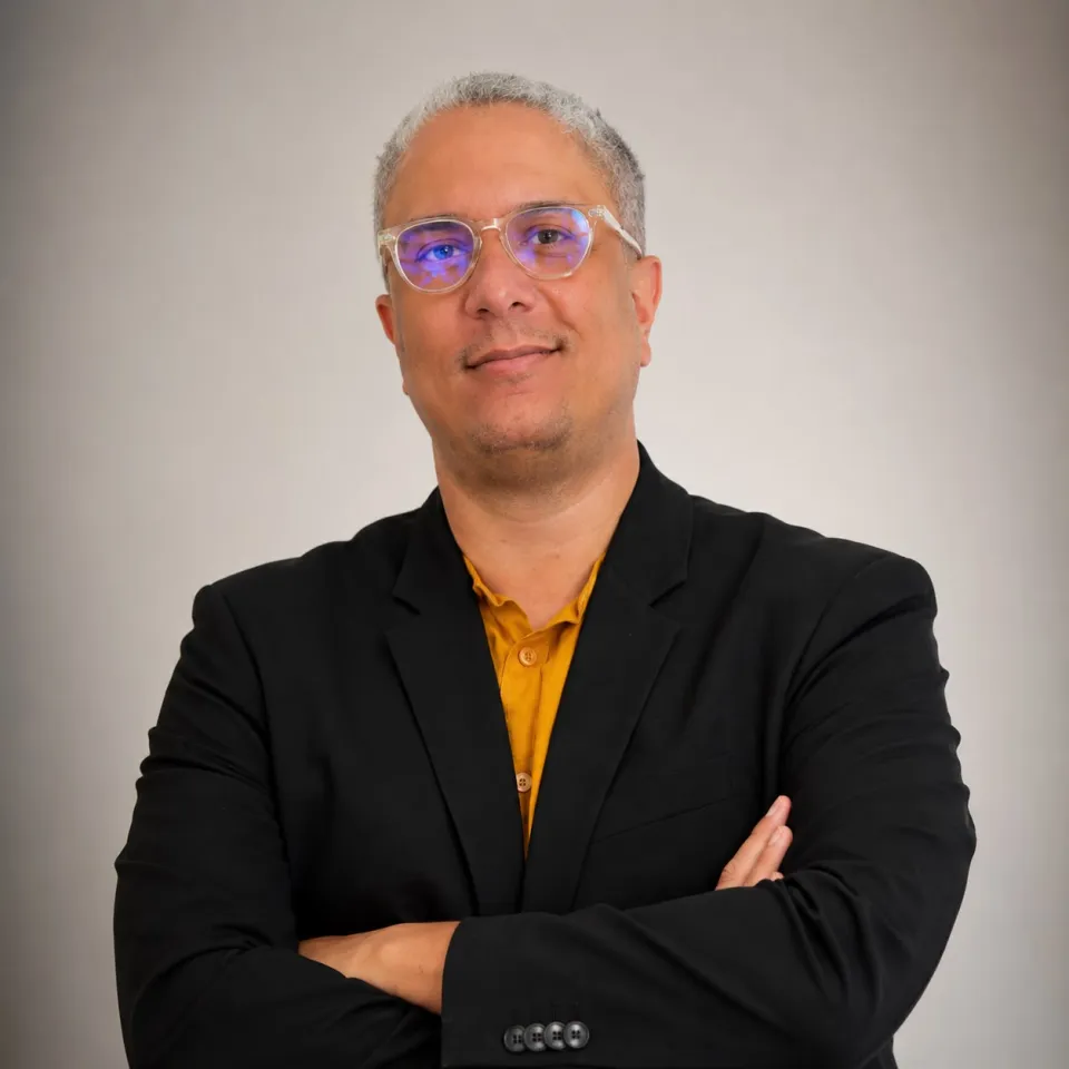 Comment expliquer le geste d'Hermann Rose-Elie Rédacteur en Chef de RCI Guadeloupe depuis octobre 2025 ?