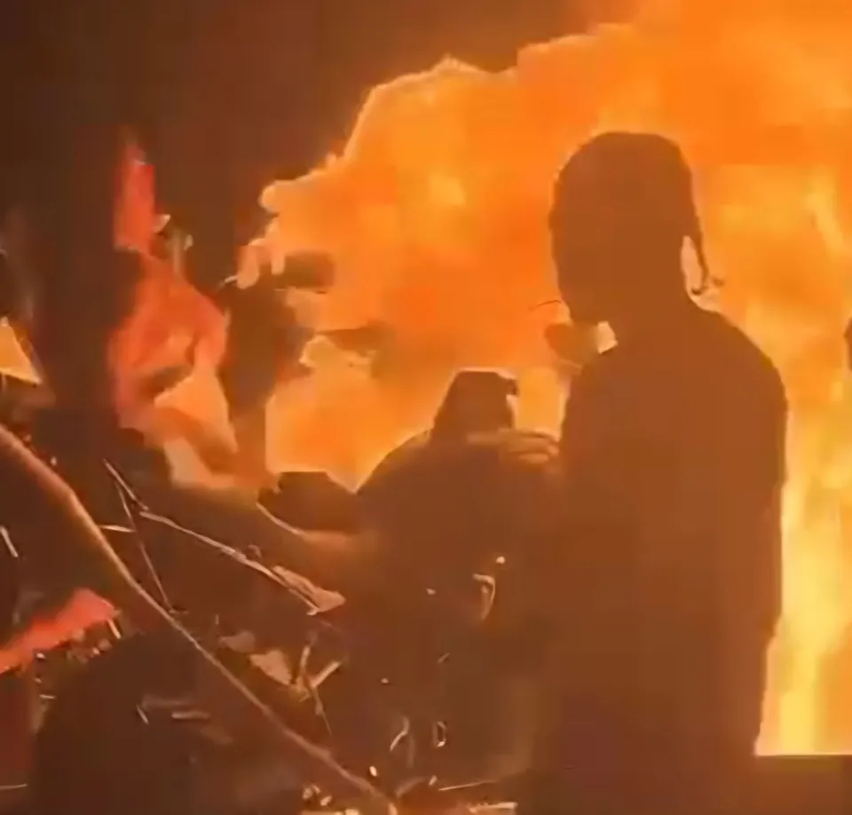 Une moto "s'immole" sur le parking du stade de dillon à Fort-de-France en Martinique 🔥🔥