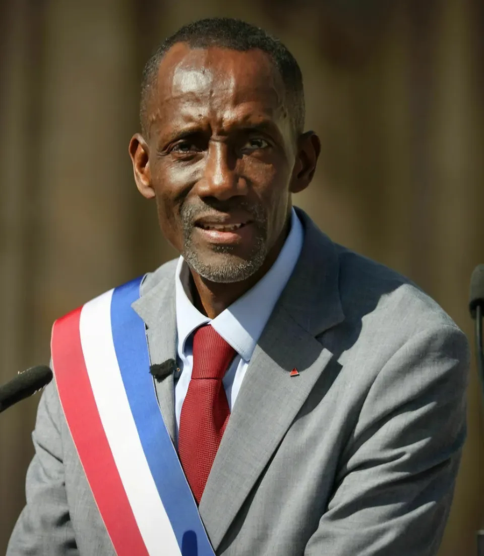 Bally Bagayoko rattrape puis distance Raphaël Glusksmann le vainqueur de la pathétique primaire socialiste