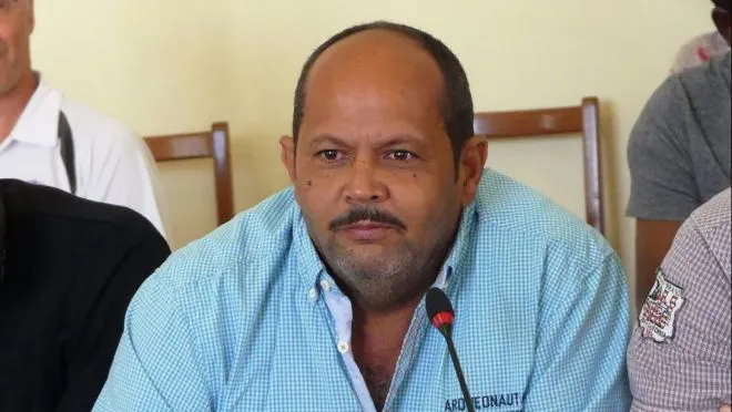 ENTRE DEMAGOGIE ET OPPORTUNISME POLITIQUE, LES VOLTE-FACE D’OLIVIER MARIE-REINE NOIENT LE POISSON EN MARTINIQUE