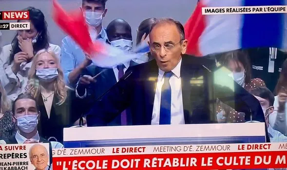 France - Présidentielle 2022 : Eric Zemmour a son...peau noire et masque blanc