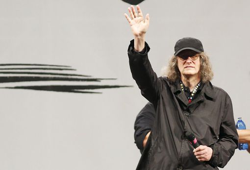 Italy's Five Star Movement co-founder Gianroberto Casaleggio waves to supporters during an election campaign for European Elections in Rome in this May 23, 2014 file photo. The co-founder of Italy's anti-establishment 5 Star Movement (M5S), which fed off anger over the European financial crisis to become Italy's second largest party, died on April 12, 2016, his long-time collaborator Beppe Grillo said. REUTERS/Remo Casilli/Files - RTX29KVM