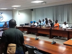 18:22 la rencontre Letchimy/marins-pêcheurs commence