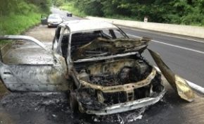 Un véhicule en feu à Fond capot en Martinique