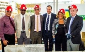 Peau noire casques rouges