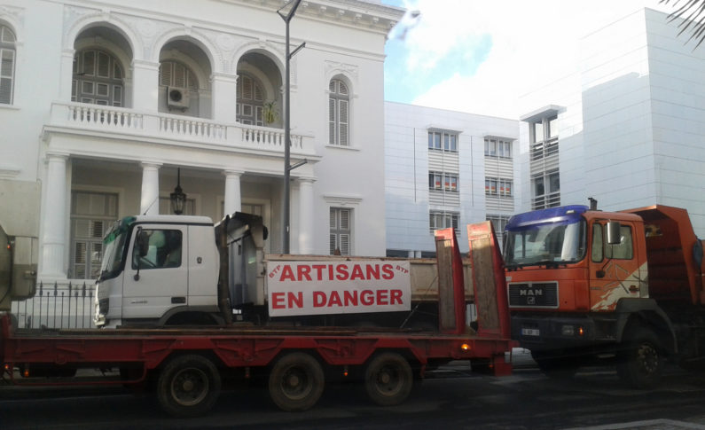 #Martinique = Grève ....Grève = Martinique