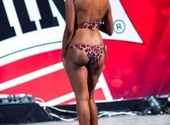 Maillot de bain de l'année 2014...un verso plutôt réglo...