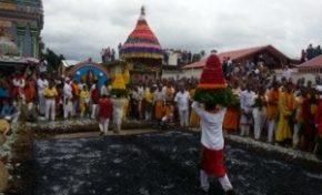 La marche sur le feu  à #Cambuston à l'île de La #Réunion