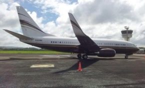 L'avion de Steven #Spielberg en escale en #Martinique