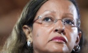 Maire grâce à sa mère