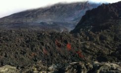 Éruption du Piton de la Fournaise à l'île de la #Réunion : les premières photos