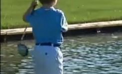 À 3 ans il est  le i tee du golf