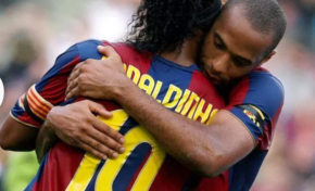 Beau geste d'amour entre deux hommes