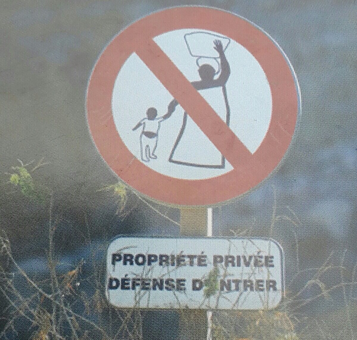 panneau "propriété privée défense d"entrer" GA 52 lettres bl. fond