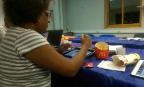 Catherine #Conconne préfère le Cathou-Burger de McDonald's