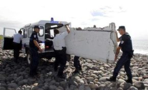 Débris de Boeing 777 à l'île de La Réunion...la police montre son efficacité