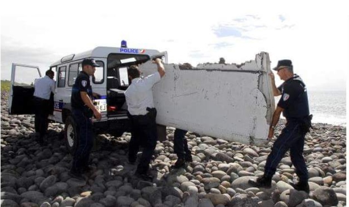 Débris de Boeing 777 à l'île de La Réunion...la police montre son efficacité