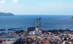 Et si on mettait le rocher du Diamant dans la baie de Fort-de-France en Martinique ? Et si on s'y mettait ?