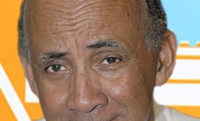 "...il a rassemblé des hommes et des femmes d'opinion différente pour œuvrer dans l'intérêt de leurs populations"