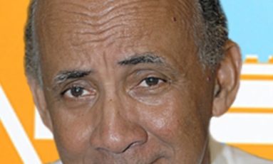 "...il a rassemblé des hommes et des femmes d'opinion différente pour œuvrer dans l'intérêt de leurs populations"