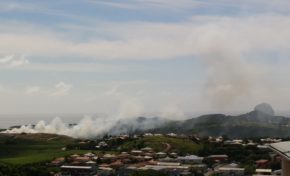 La décharge de Céron est en feu en Martinique
