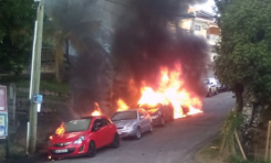 Quatre voitures brûlent à l'anse Figuier en Martinique