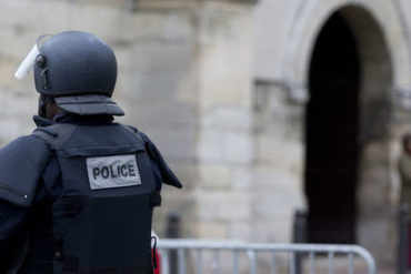 Les deux terroristes avaient des bracelets électroniques