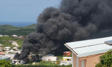 Enorme incendie dans une zone artisanale en Martinique