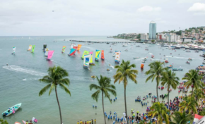 L'image du jour [01/08/16] Tour de la #Martinique des yoles rondes